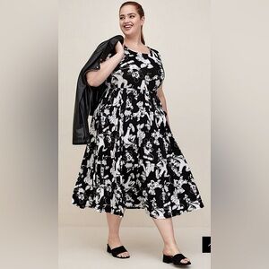 TORRID Mickey & Friends Midi Fit & Flare Skater Dress SIZE 1 VGUC